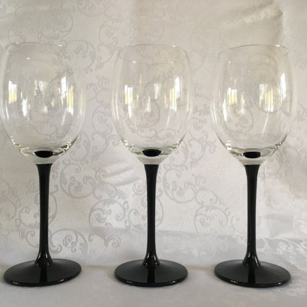 LUMINARC 2 Set Of Antique Wine Glass Made in France 🇫🇷